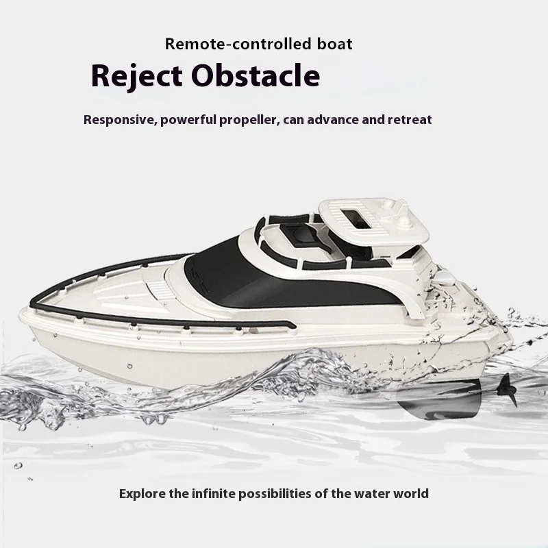 Bateau RC rapide étanche effectuant un virage serré, éclaboussures d'eau autour