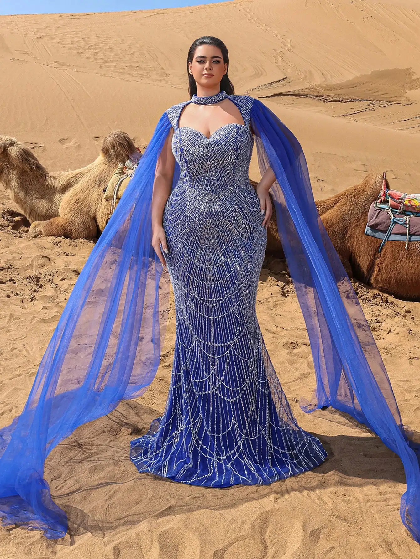 بالإضافة إلى فساتين رسمية مطرزة برقبة عارية الذراع...