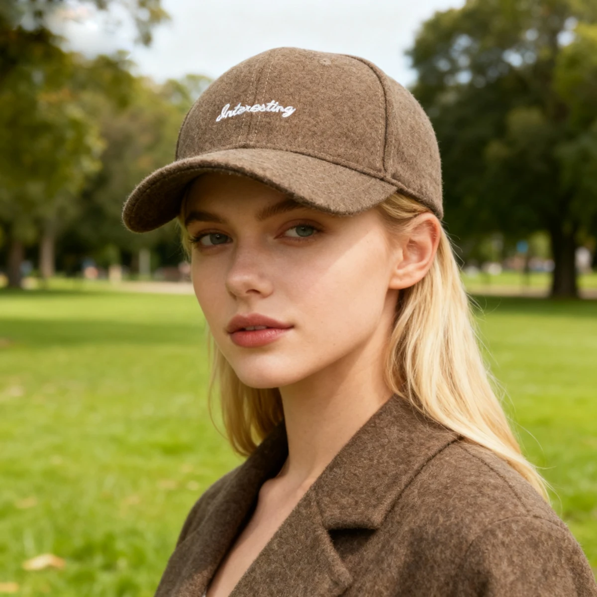 Autumn and Winter Outdoor Hard-Top Baseball Cap for Men, Sunshade, Warm, Cold-Proof, Duckbill Cap for Women, Makes Face Look Smaller, Versatile, Letter Embroidery