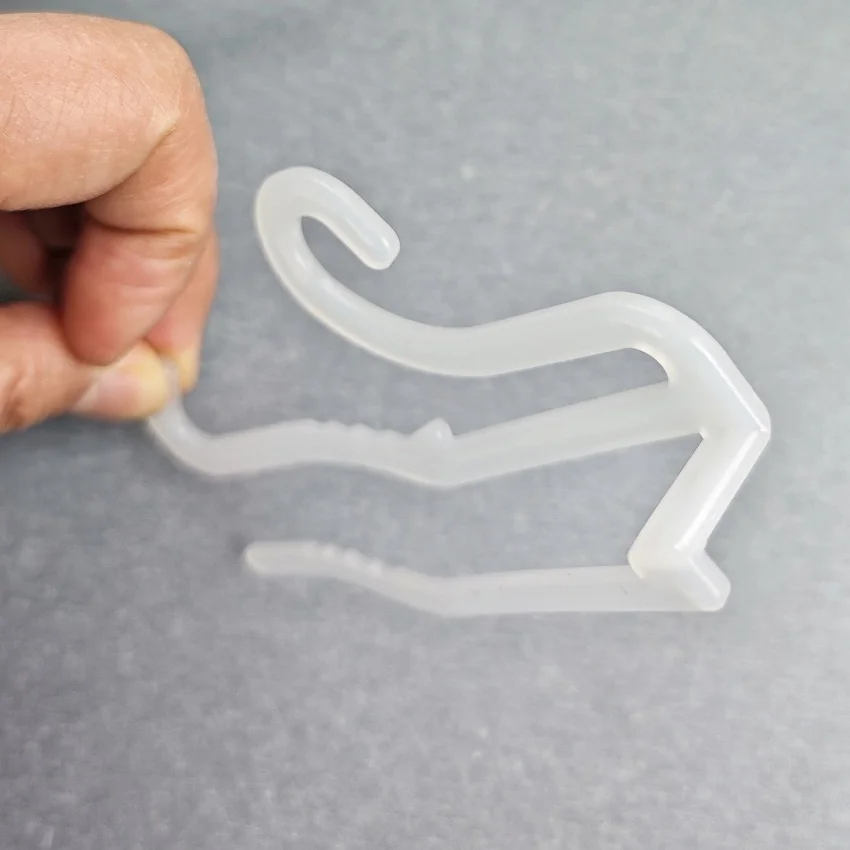 100pcs 플라스틱 PP 포장 양말 디스플레이 더블 후크 행거 특수 모양의 의류 액세서리