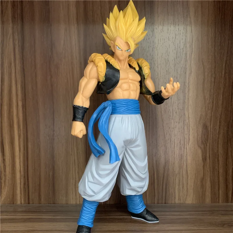 ドラゴンボールZのアクションフィギュア,スーパーサイヤ人,立っている  