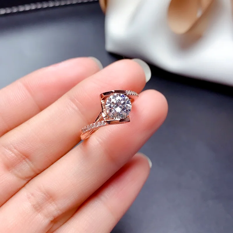 0.5CT 1カラットvvs dカラーモアッサナイトダイヤモンドの婚約指輪925スターリングシルバーステートメント結婚式の愛のガールフレンドのギフト