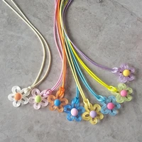 Collier pendentif fleur colorée, tour de cou clavicule, doux, acrylique 4