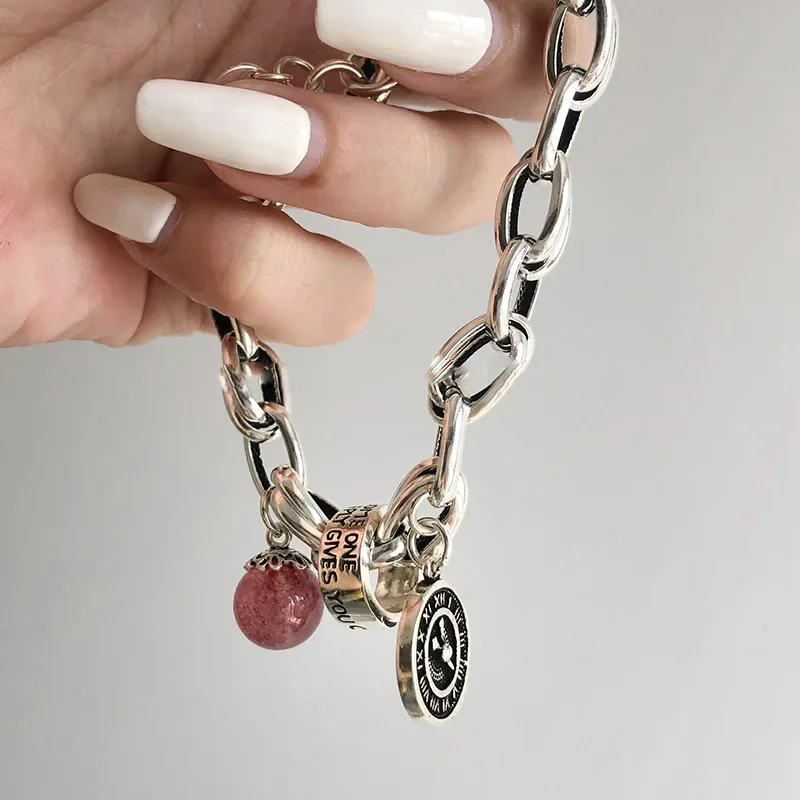 2023 Women's Bracelet Interlocking Strawberry Crystal Chain Toggle Clasp Necklaces Mixed Linked Circle Necklaces for Women