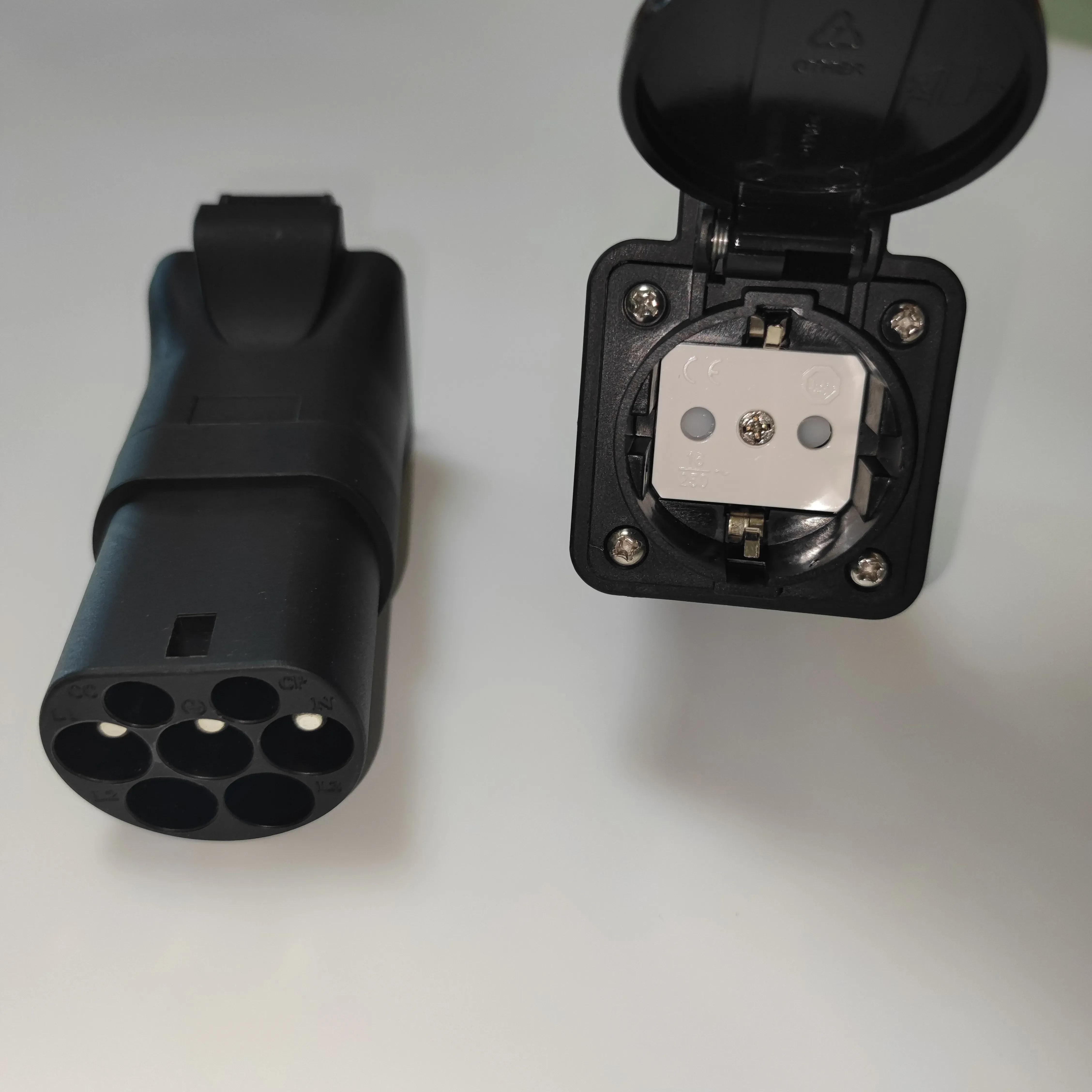 IEC26196 to AC 220V Adaptor for Type2 Charger or Charging Station 220V Discharger (Not for Type2 Car) ev charging adapter