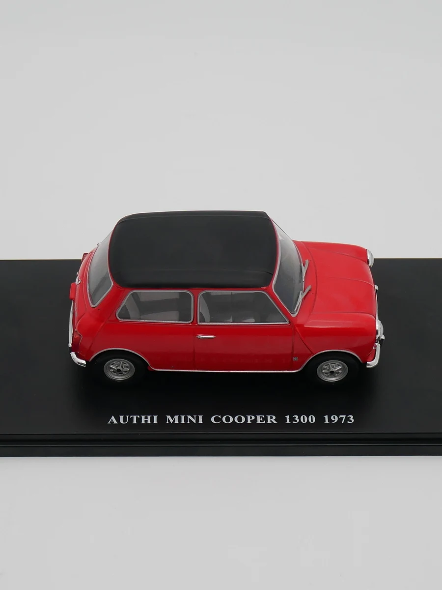 をixo/アシェット1:24 authiミニクーパー1300 1973メタルおもちゃの車