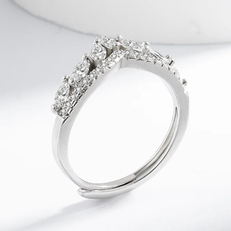 خاتم أوراق مرصع مفتوح