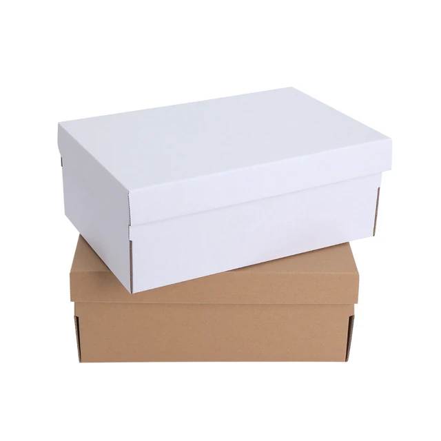 Modello di scatola da scarpe in carta bianca o cartone.