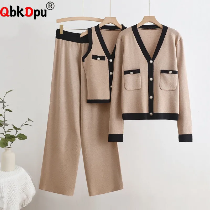The ordinary woman is a cohesive piece of stylish Korean group knit vest without sleeves, high-waisted outfit.