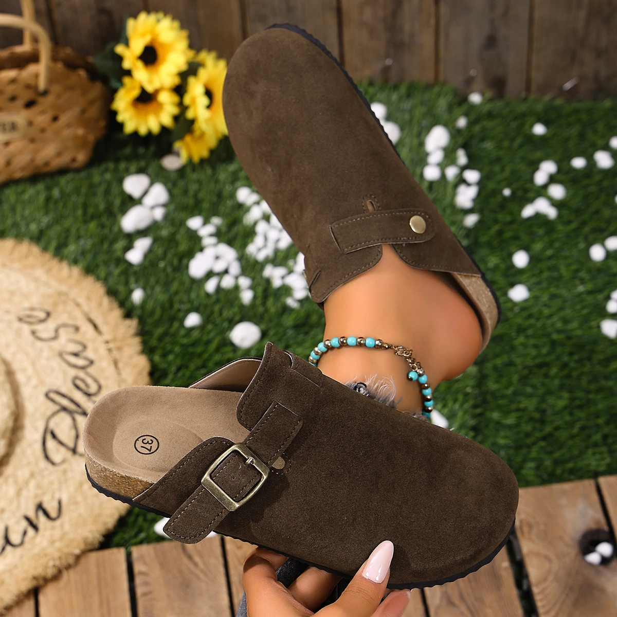 2025 New Women Flats Slippers Non Slip Flat Casual Designer Shoes Women Mules Fashion Outdoor Comfortable Slippers Slides Women