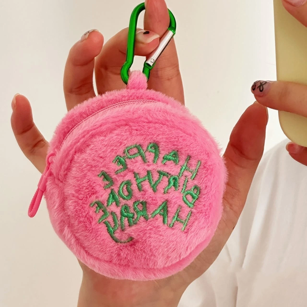 Rosa gepunktete süße tragbare Plüsch-Geldbörse, Mini-Geldbörse, Kopfhörer-Kabel-Organizer, Münzfach, kuchenförmige Aufbewahrungstasche – Detail 5
