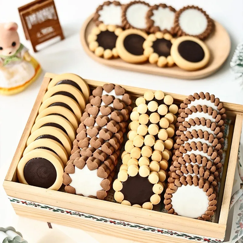 

Chocolate Cookies Flowers Sandwich Cutter 3D Biscuit Mould Pressable Fondant Stamp New Year Cake Decor Baking Supplies