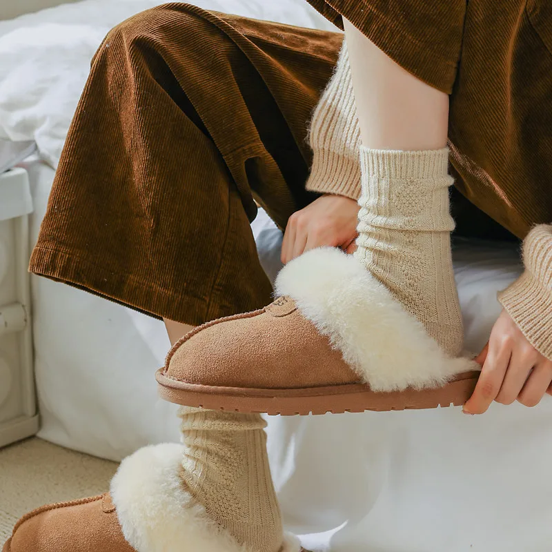 Luxurious Women's Cashmere Wool Thermal Socks – Winter Collection in Black & White