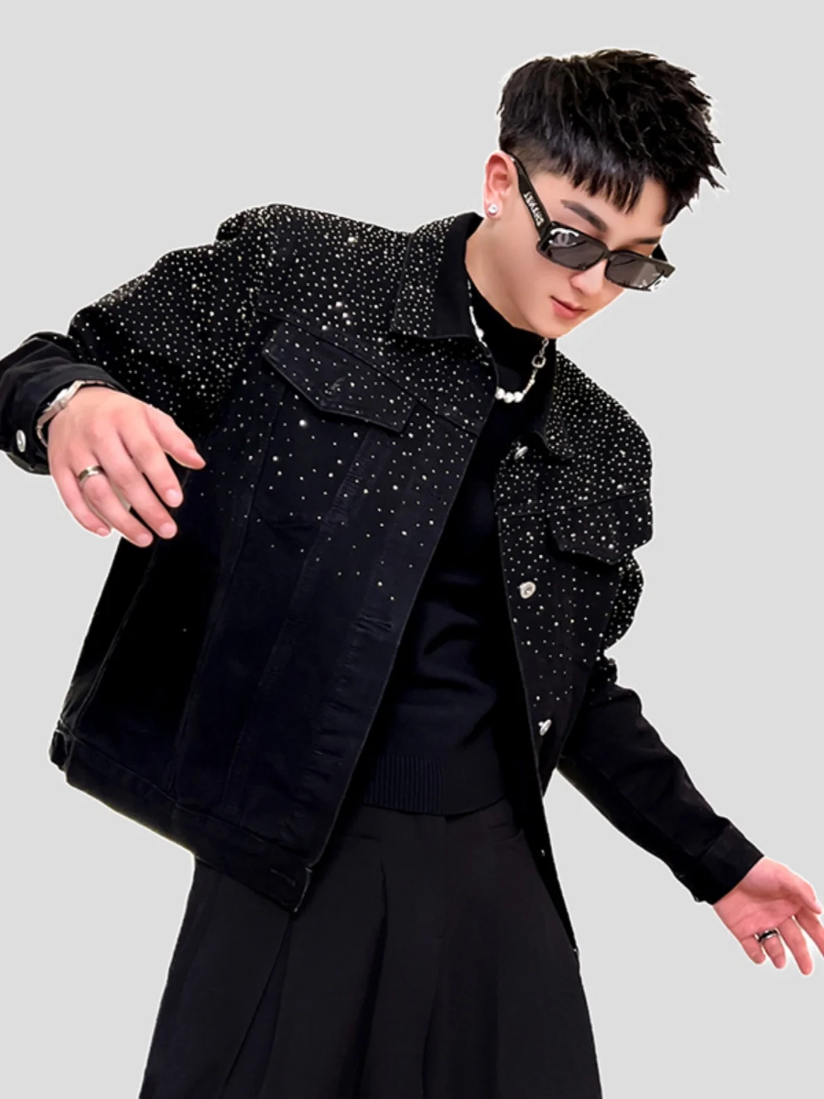 Chaqueta vaquera de manga larga para hombre, chaqueta de mezclilla de alta gama con diamantes de imitación brillantes, ligera, de lujo, a la moda