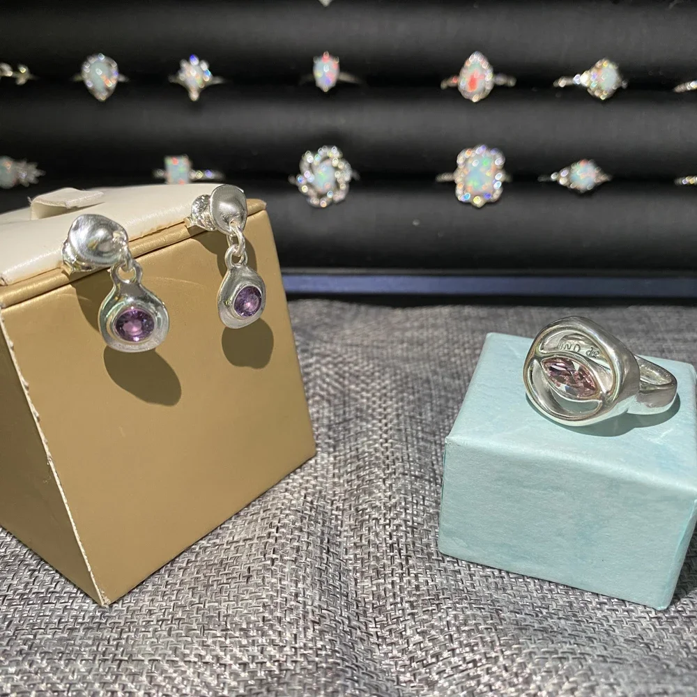 

Благородные фиолетовые очаровательные серьги с кольцом, покрытые серебром 925 пробы, нишевые Подарочные ювелирные изделия, стильная посадка, новинка от лучшего бренда, блестящие