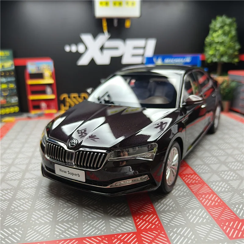 New 1:18 SKODA SUPERB Alloy Car Model Diecast Metal Toy Vehicles
