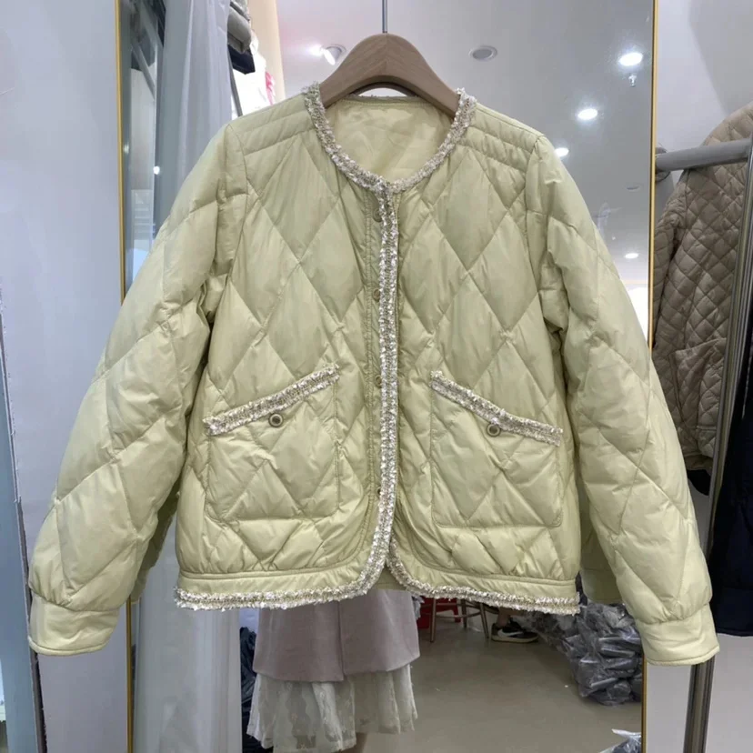 

2023 New Small Design Fashionable High Grade Lightweight Down Coat Women's Short and Thin Diamonds Checked