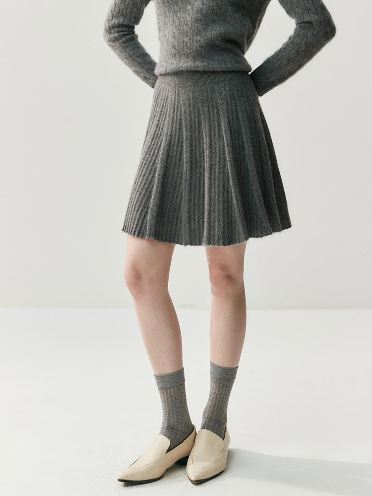 Skirt movement detail