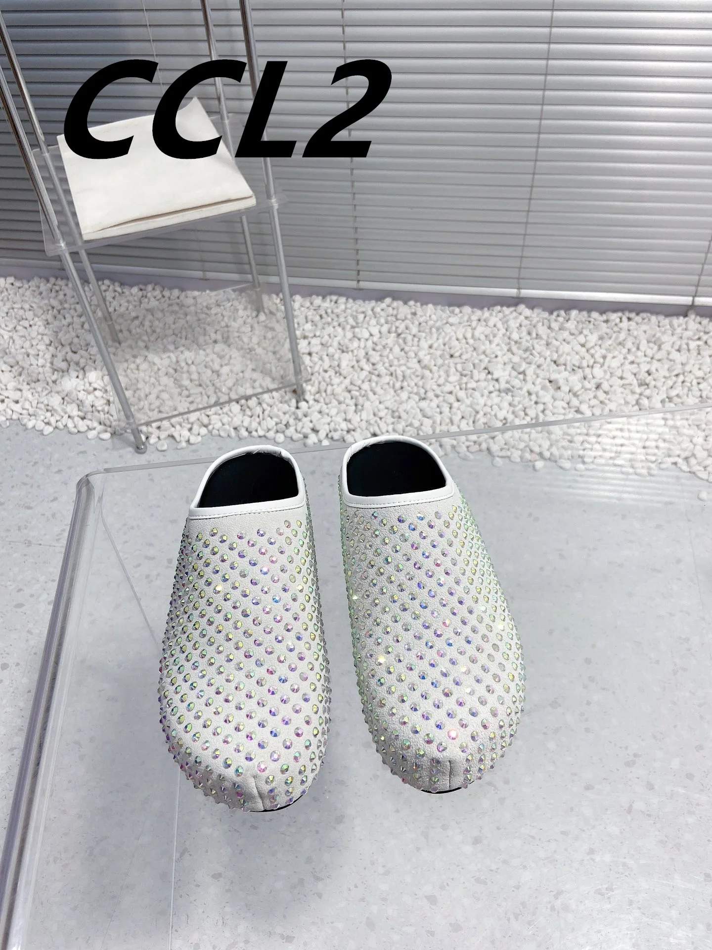 

2024 Spring/Summer New Full Diamond Half Slippers, Cow Suede Upper, Sheepskin Lining, Non-Slip Rubber Sole, Sizes 35-39