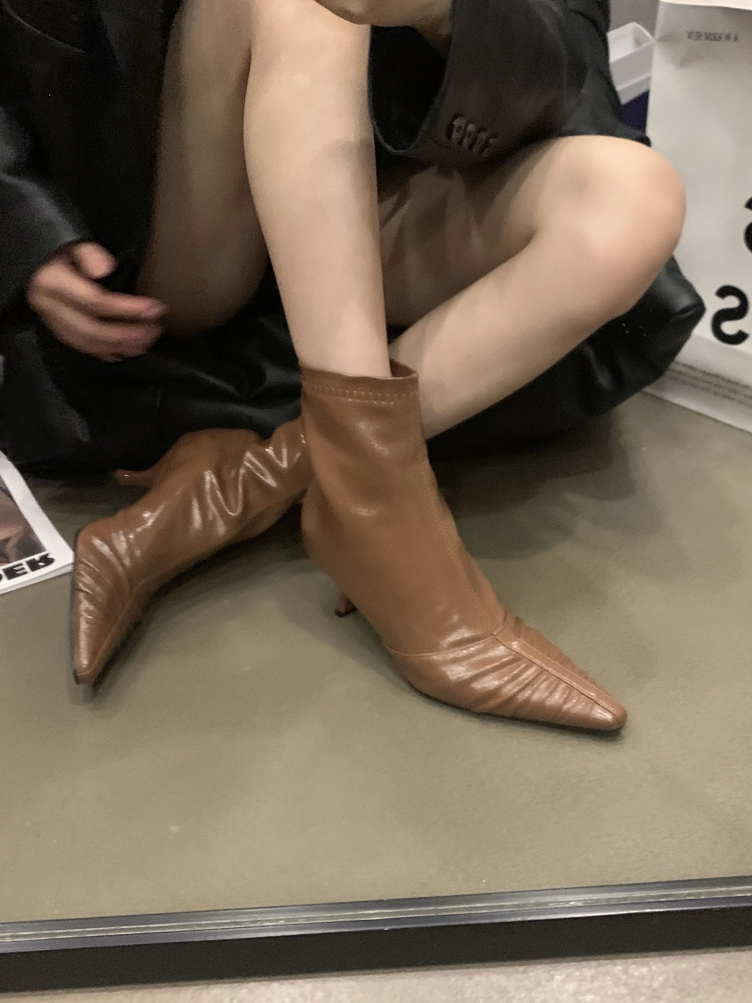 

Женские ботинки на высоком каблуке, женские ботинки на шпильке, женские резиновые осенние белые кожаные ботильоны средней длины, с острым носком, в римском стиле, 2023
