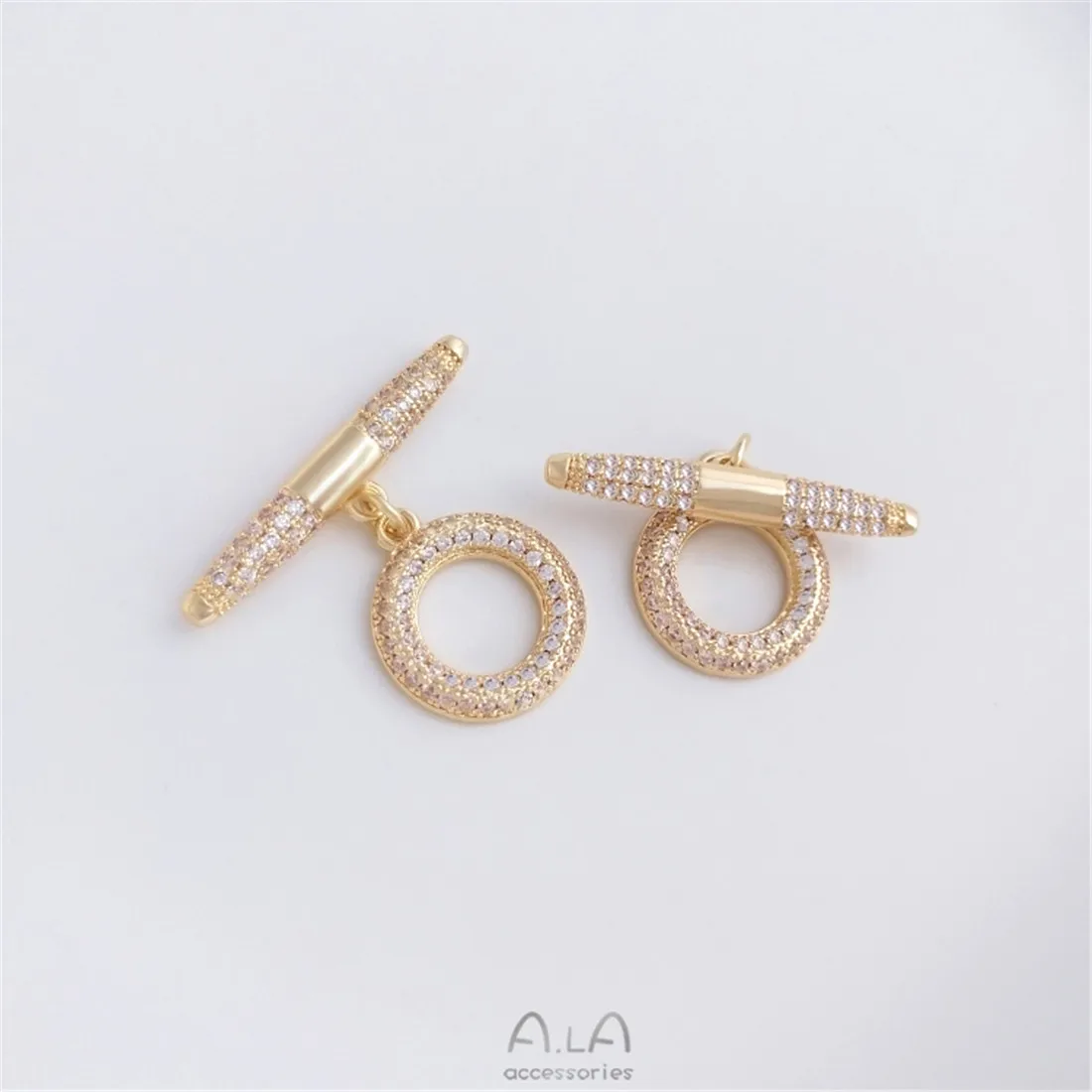 Рисунок 3 - Пряжка 14K из натурального золота с микрокожей