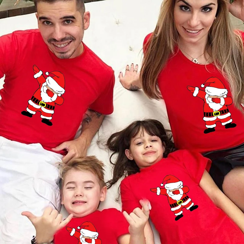 thumbnail image 2 of 1 pieza de camiseta roja a juego para la familia, ropa de fiesta navideña con estampado de Papá Noel, camisetas para mamá y papá, camisetas de manga corta para niños, ropa navideña, 2 of 5
