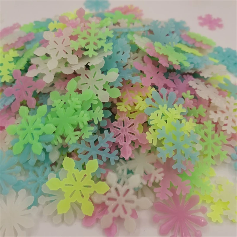 3D wall stickers 50 Pcs PVC snowflakes glow stickers luminous in dark fluorescent wall art for kids room ceiling window decoration