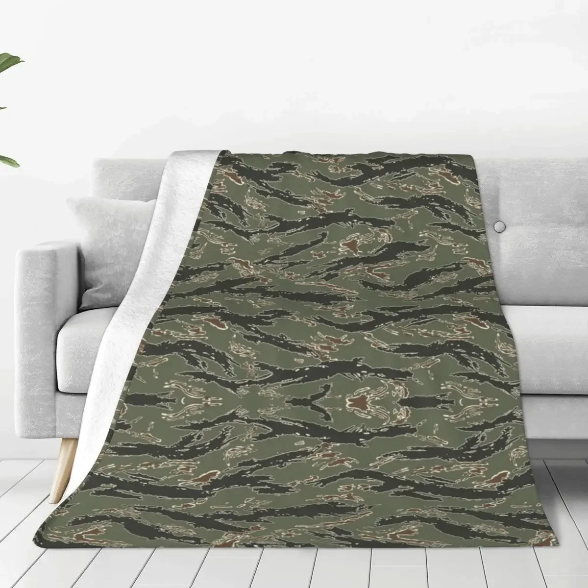 

Tiger Stripe Camouflage Flannel Blankets Army Military Camo Novelty Throw Blanket for Home 150*125cm