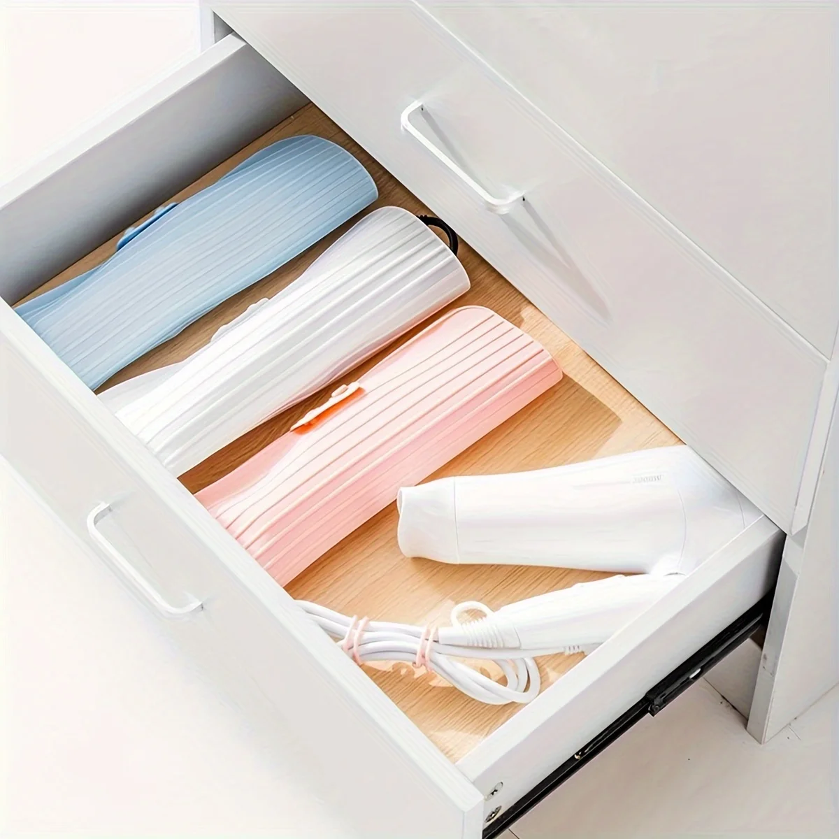 Description Picture 3 of itemPortable Silicone Curling Iron Storage Bag - Heat Insulation, Anti-Scalding Pad - Travel Friendly - Clip Flat Case