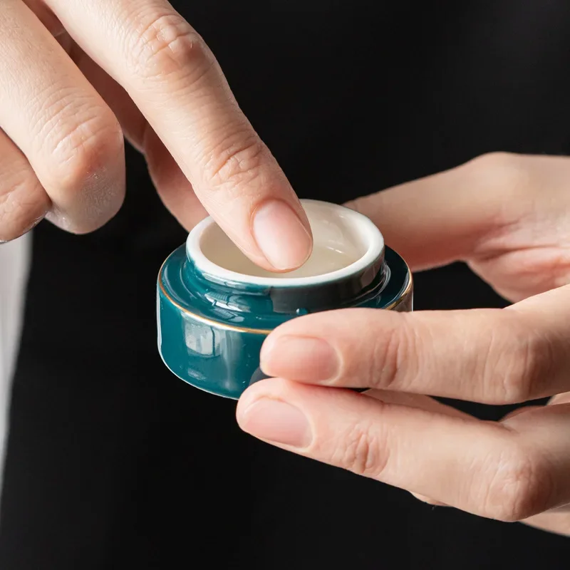 Small Ceramic Jar with Lid Powder Small Porcelain Bottle Portable Cosmetic Cream Packaging Box Retro Rouge Lipstick Ointment Jar 3