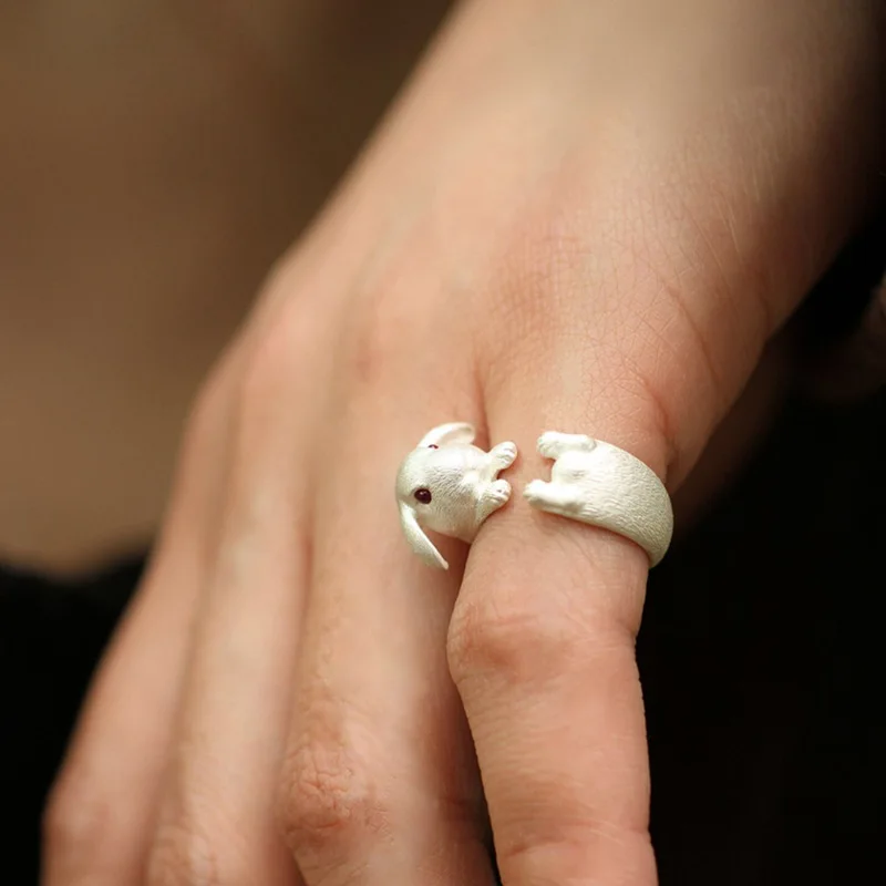 Anillo de Conejo con Ojos de Pedrería Roja (Tono Plateado) S18bab483b8904e24bae8c981bf56d69dd