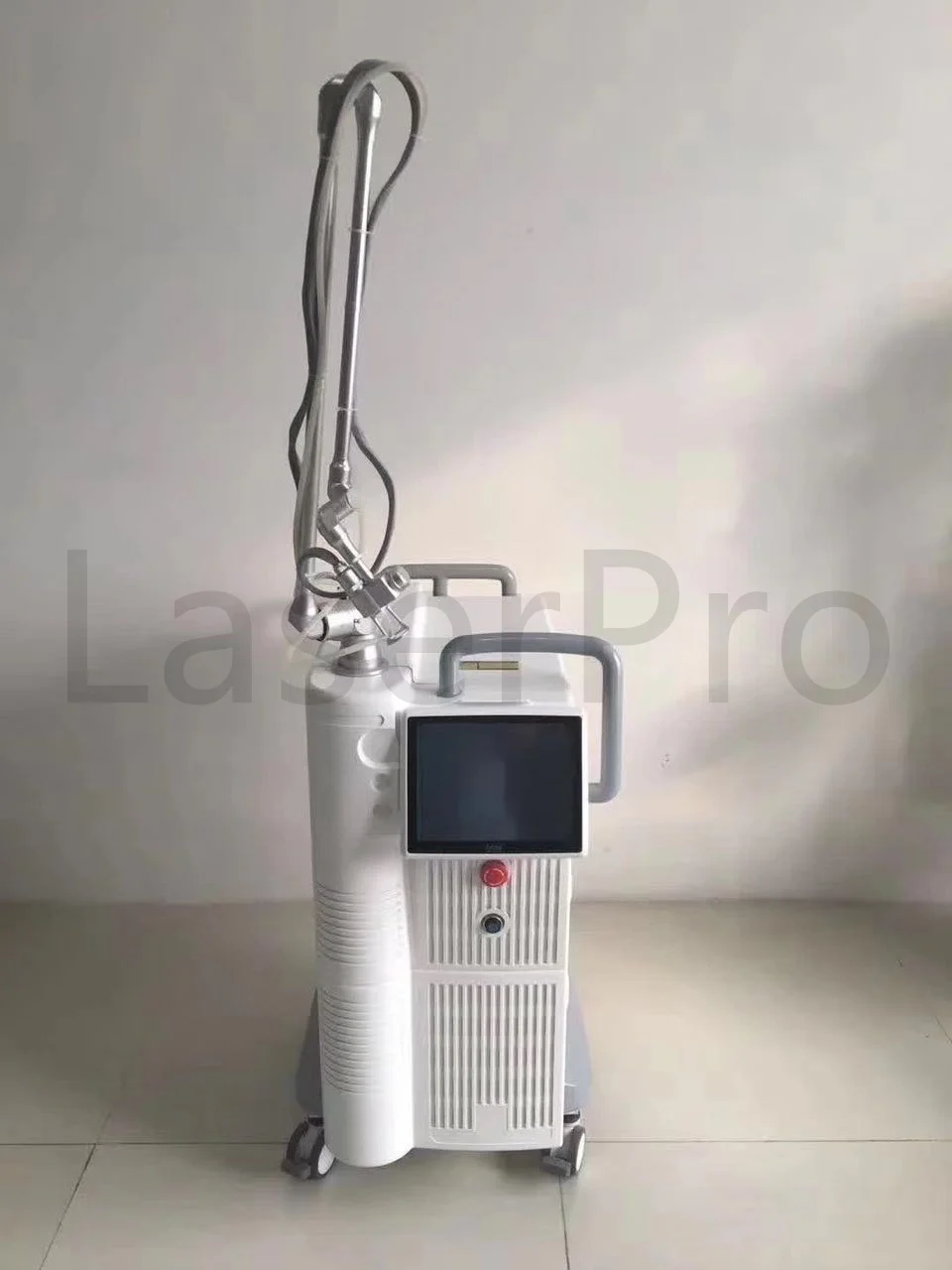 10600nm Fractional Co2 Laser Scar Removal Equipment Skin Tighten Acne Treatment Skin Resurfacing Co2 Machine