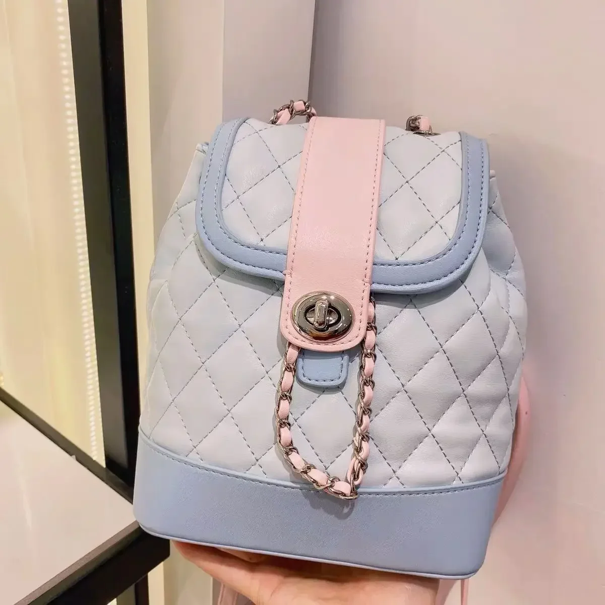 

Fashion Small Fragrant Rhombic Contrast Women Backpack 2023 New Advanced Western Style Chain Shoulder Bag Mini Womens Backpack