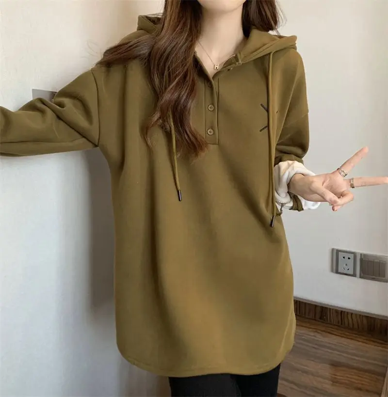 Doppelseitiges deutsches Samt-Langarm-T-Shirt mit Knopf und Kapuze für Damen im Herbst und Winter 2022, neues lockeres, schlankes Oberteil für Damen – Detail 8