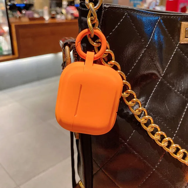 귀여운 펀다 디자인과 내구성으로 에어팟을 안전하게 보호하세요.