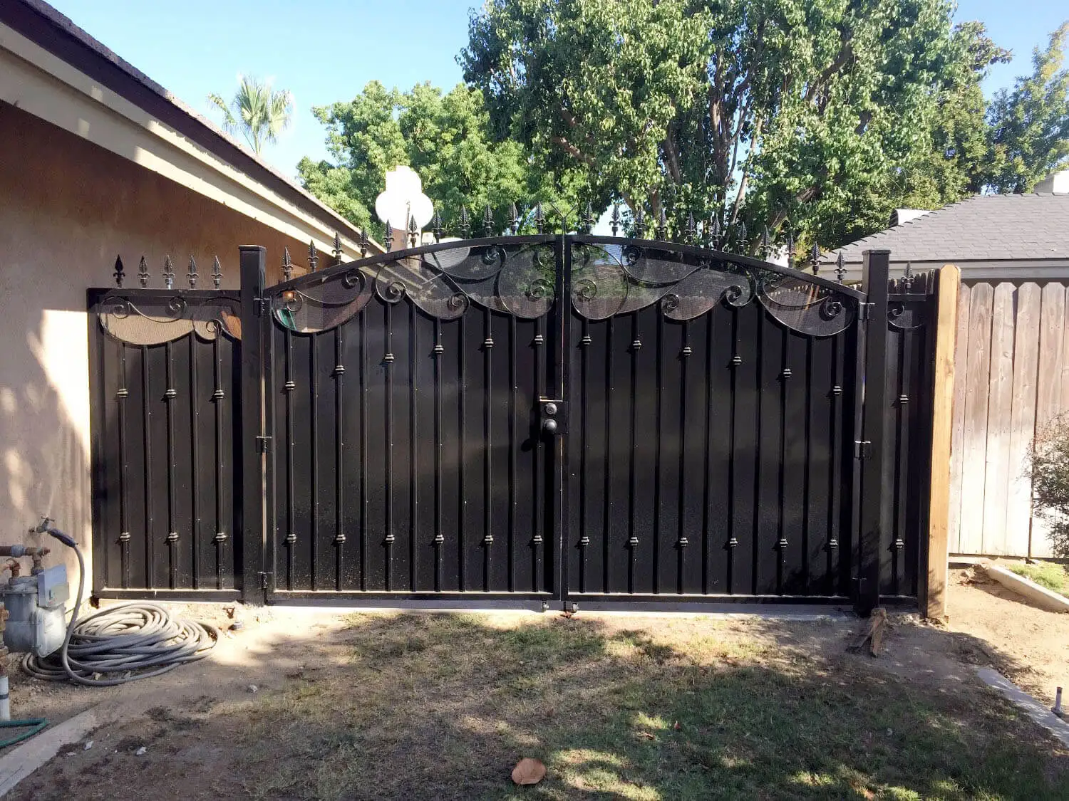 Custom Or Standard New Design Iron Gate Modern Iron Pipe Gate Design Wrought Iron Gate 2
