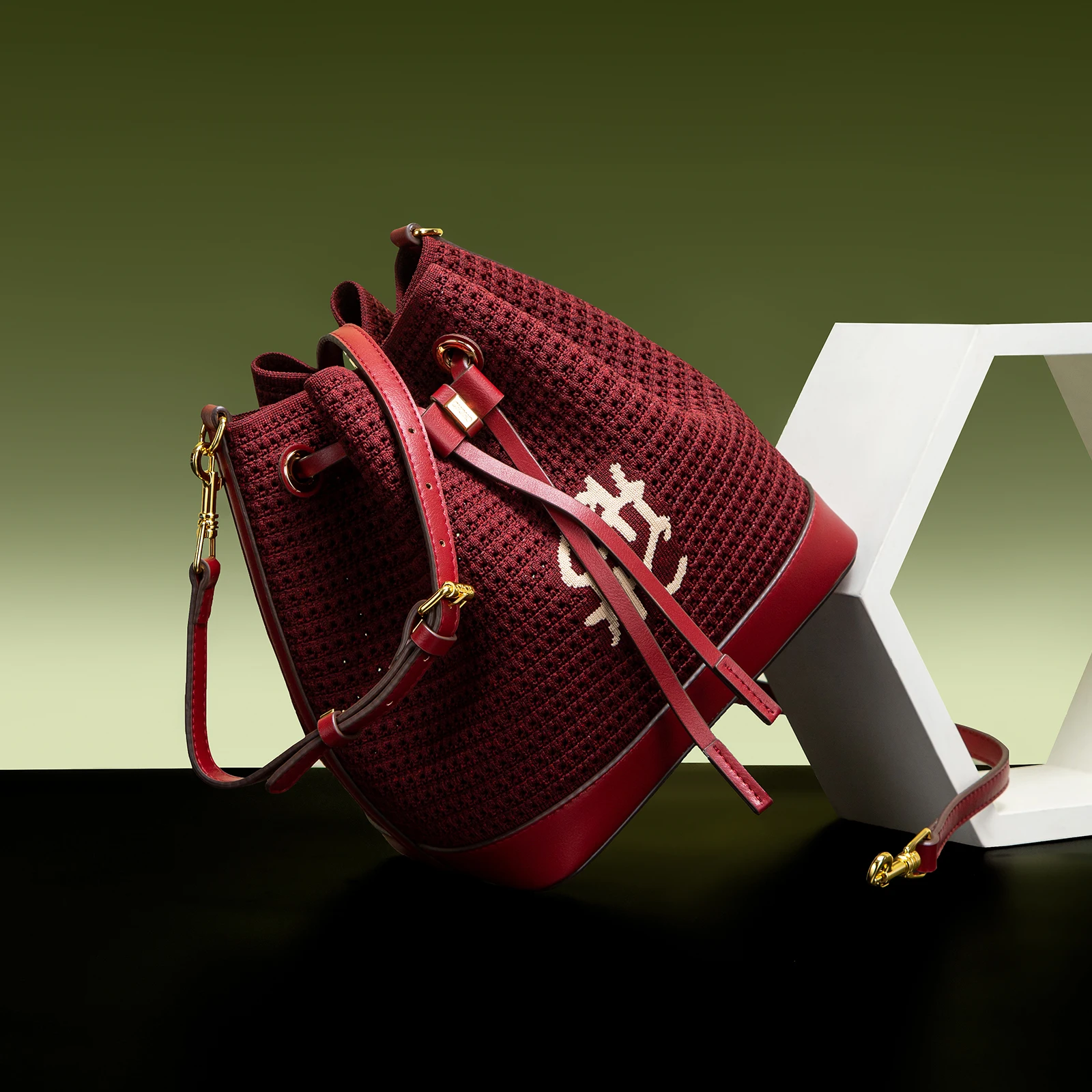 حقيبة دلو نسائية مصممة بأسلوب العطلات، وهي حقيبة ك...