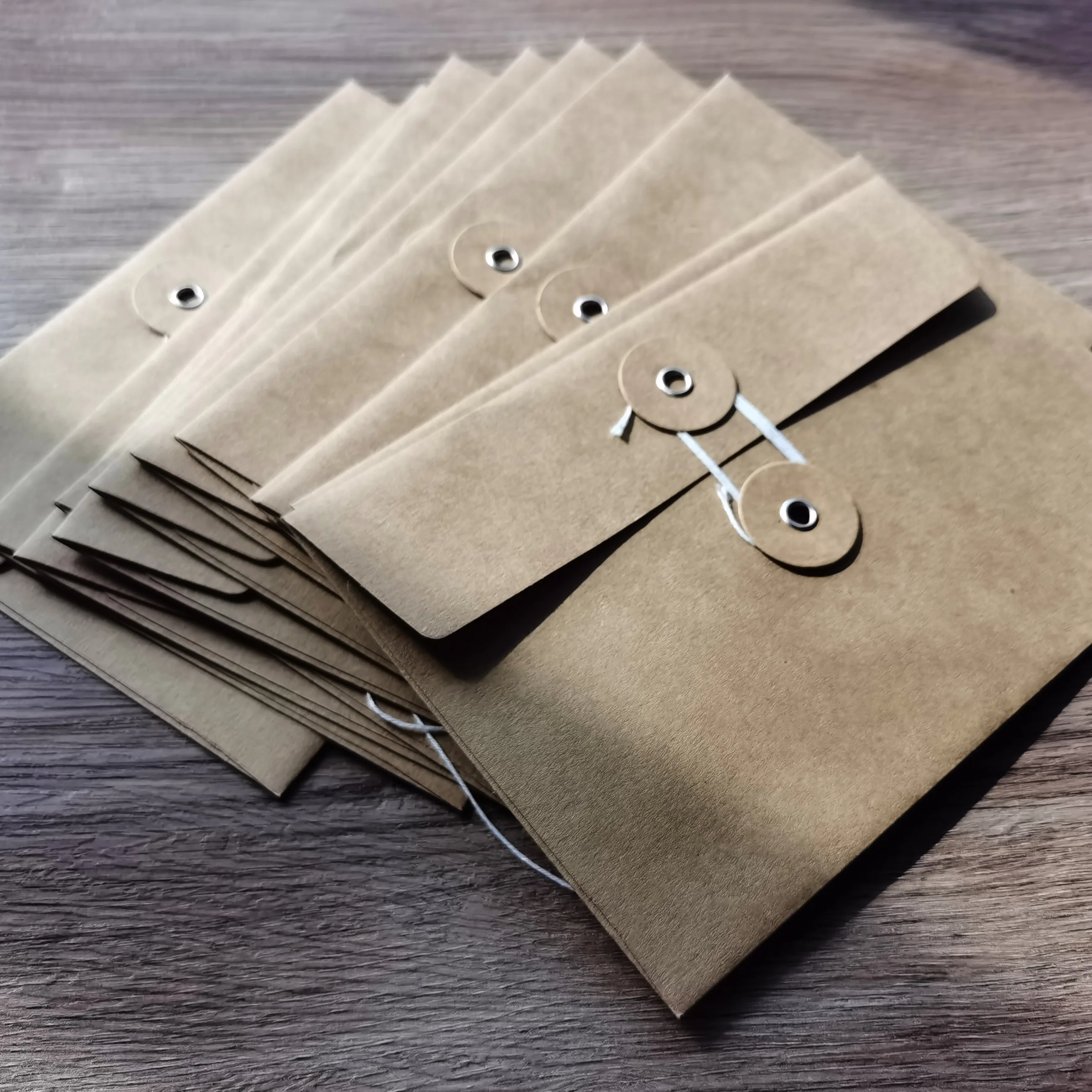 5pcs Retro Kraft Paper Envelopes with Button Vintage European Style Envelope  For Card Scrapbooking Gift School office supplies