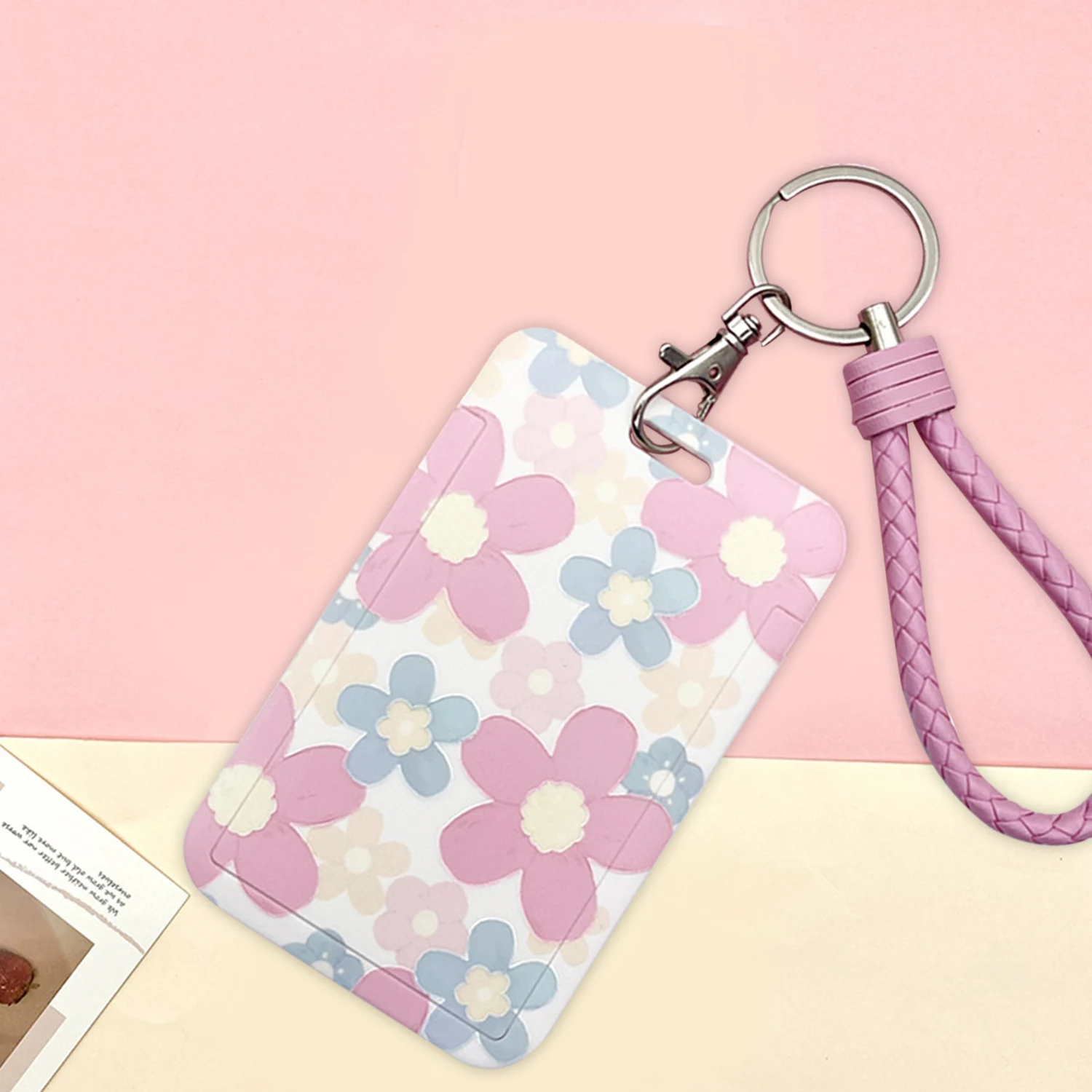 Рисунок 4 - Пластиковый футляр для карт с романтическим