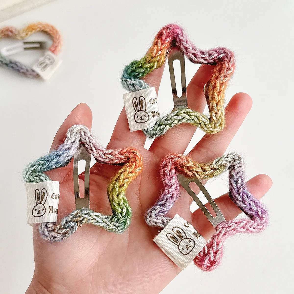 Handgestrickte Regenbogen-Herz-Stern-Haarspange, niedliche Ins-Stil-Baby-Haarnadel, einfache süße Seitenklammer für Mädchen, Herbst und Winter – Detail 6
