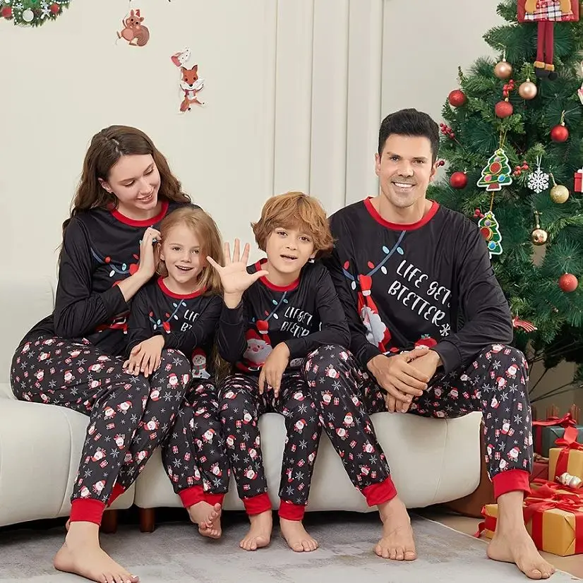 thumbnail image 1 of Pijamas familiares a juego de Navidad 2025, pijamas con estampado de Papá Noel, conjunto de ropa a juego para adultos y niños, mono de bebé + ropa para perros, 1 of 5