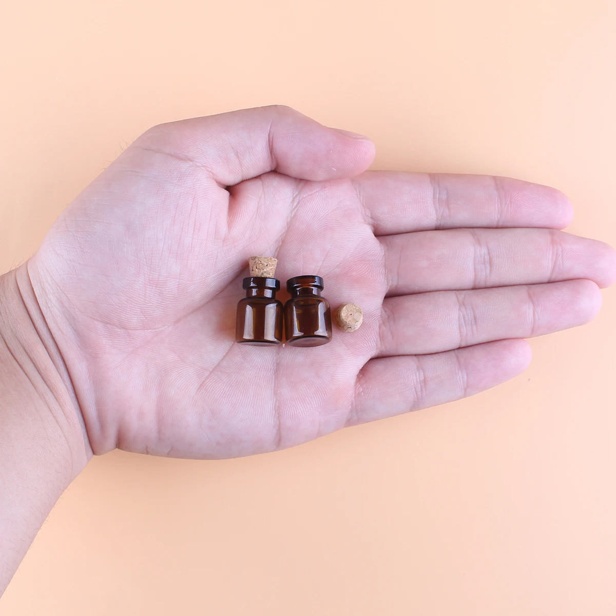 50pcs 0.5ml Amber Mini Glass Bottles Cute Bottles With Cork Stopper Tiny Jar Vials DIY Craft 4