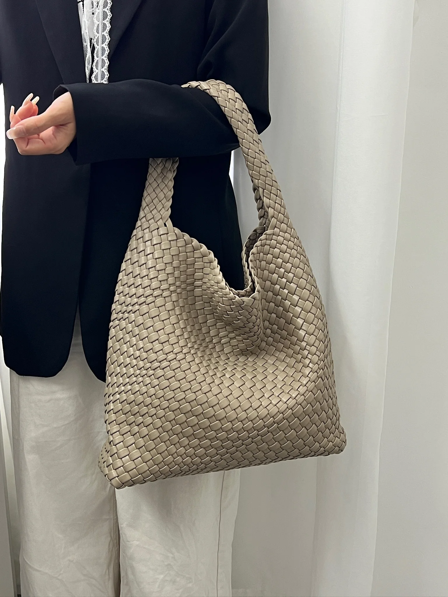 sac bandoulière, sac tissé, sac PU, sac femme, sac cabas, sac souple, sac grande capacité, mode décalée,