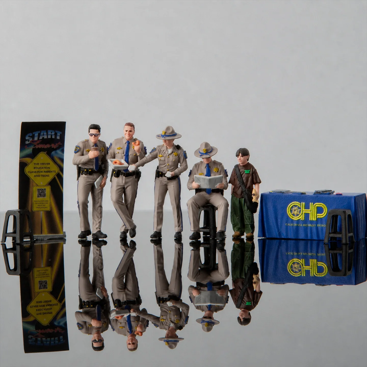 1/64 Scale Resin Highway Patrol Officer Figures Driver Safety Booth Miniature Scene Props Hand Painted Diecast Car Display AFA