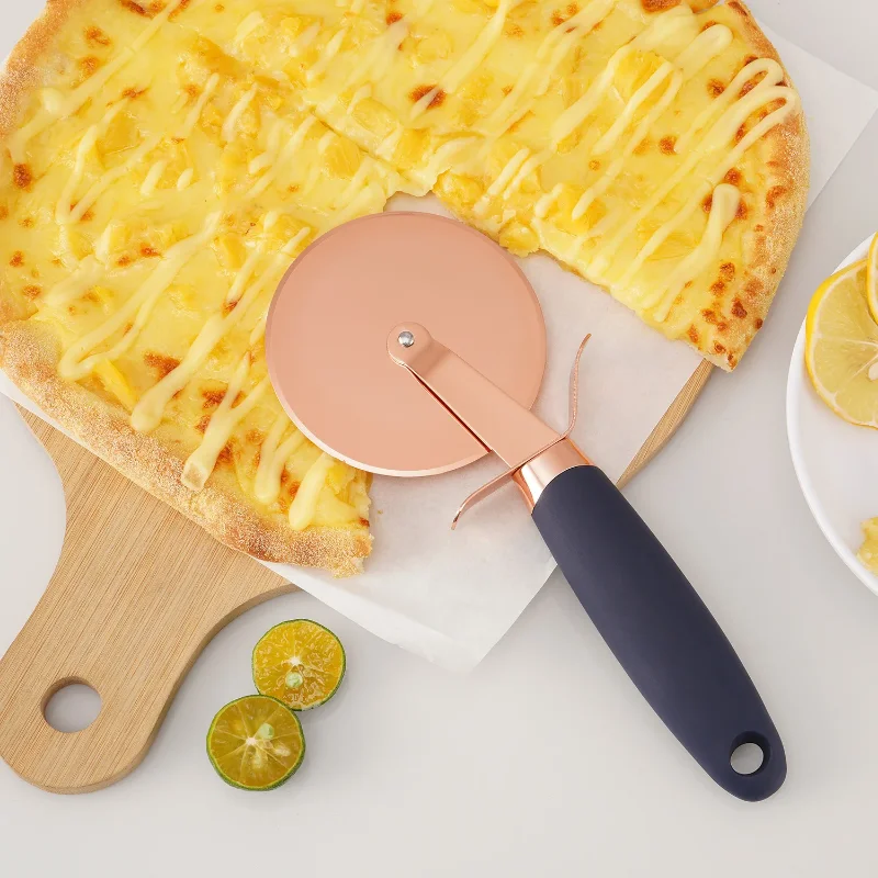 Household Kitchen manual stainless steel pancake cutter pizza rolling roller baking tool copper plated pancake cutter Rose Gold