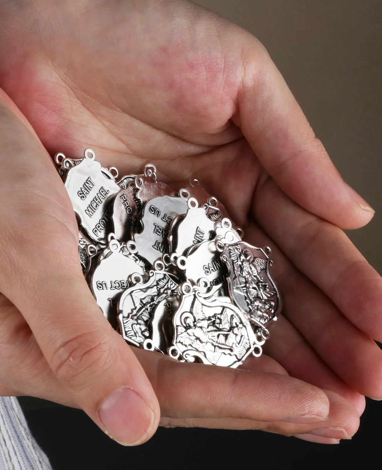 Cottvott 10Pcs 대천사 보호 메달 기독교 세인트 마이클 묵주 센터 피스 ..