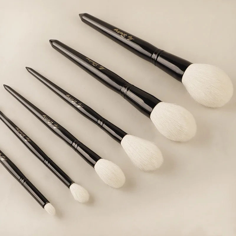 1pc White Goat Hair Powder Makeup brushes Highlight Loose Blush Precision Crease Detail Eye Shadow Make up brush Eyeshadow soft