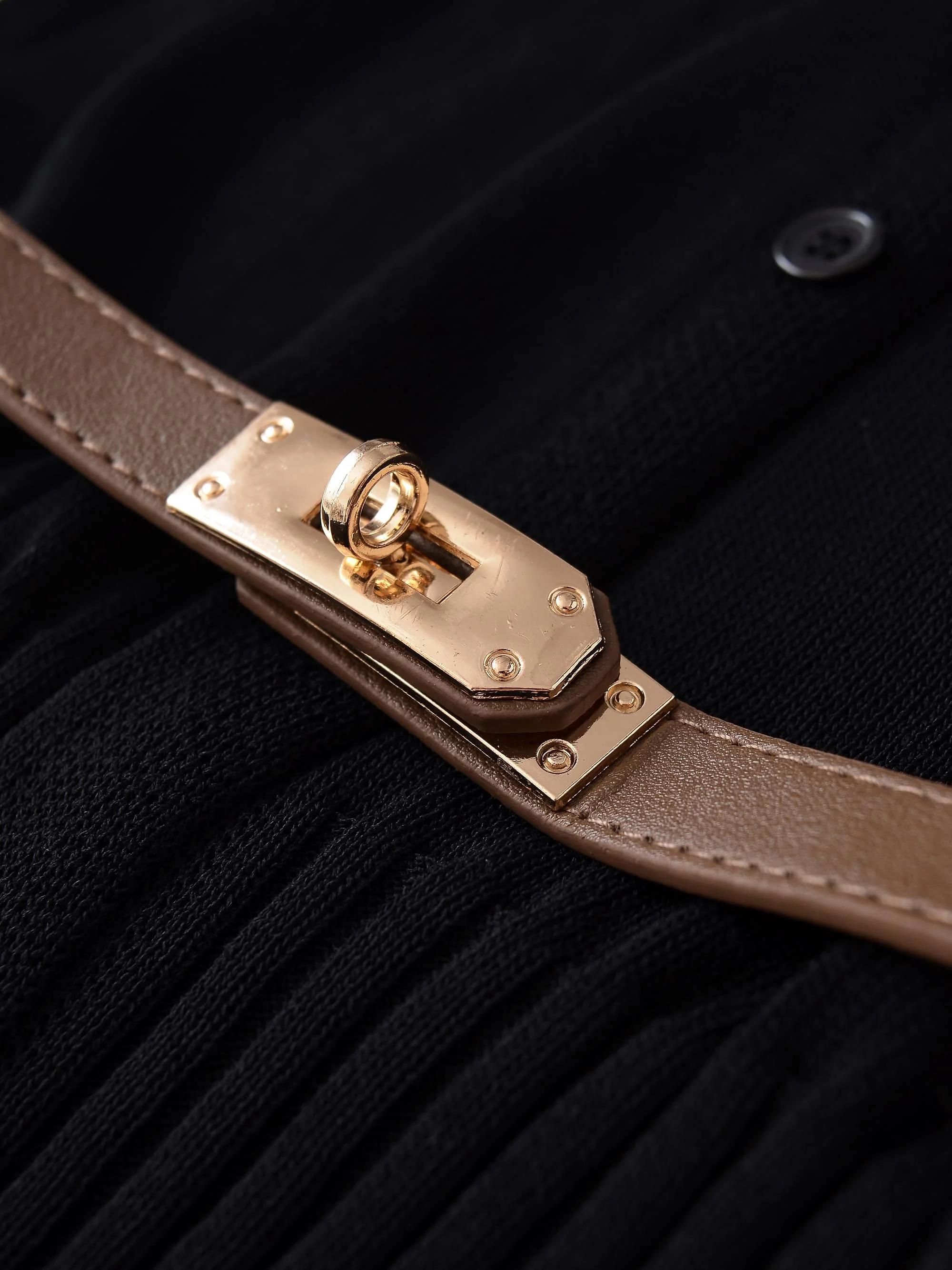 Women's Black Short Sleeves With Belt Embellishment Knitted Cardigan Jacket Female Casual Fashion Simple Elegant Tops Streetwear