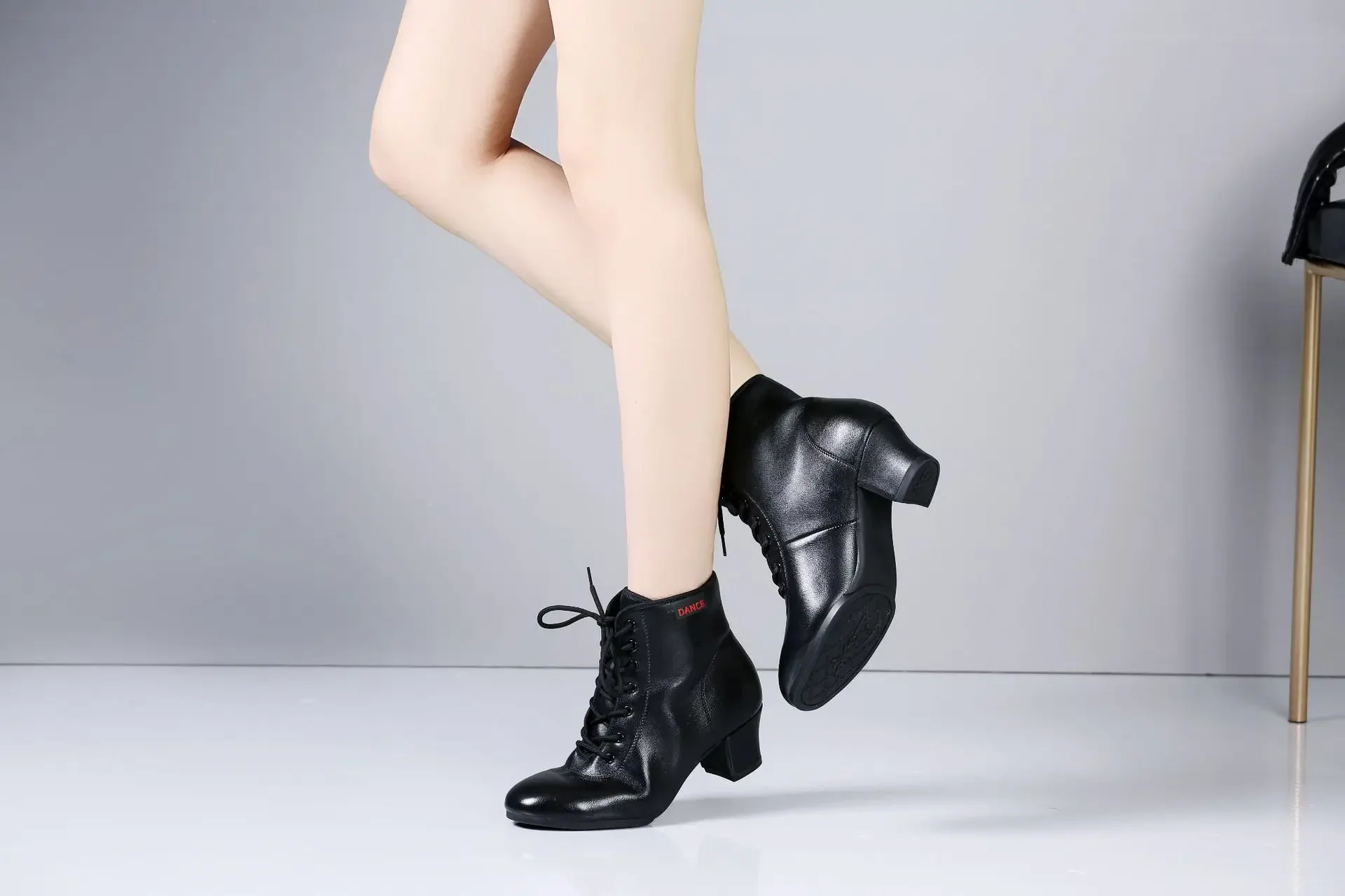Botas de baile de piel de vaca para mujer, zapatos de baile de Jazz, tacones altos suaves de alta calidad, zapatos modernos de salón, botas de baile para mujer de 3/5CM