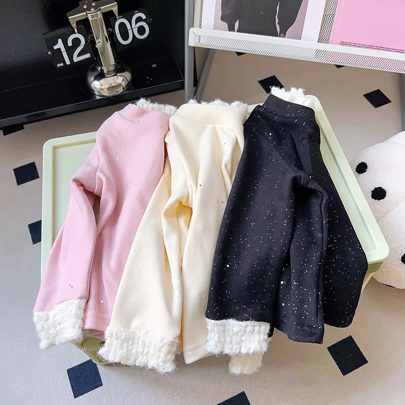 

Нижняя рубашка для девочек, новинка зимы 2023, однотонный кружевной воротник с длинным рукавом и универсальным верхом для детей